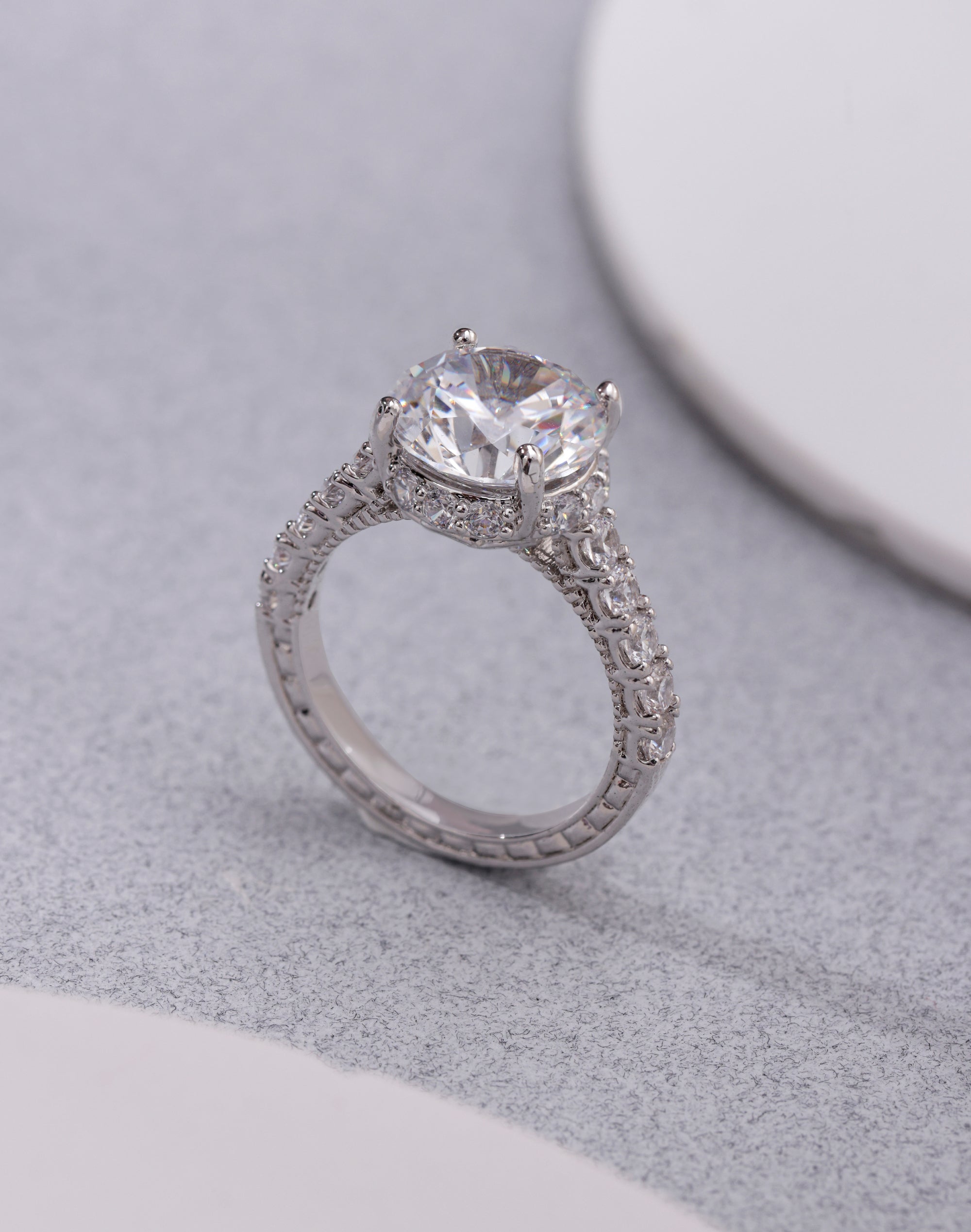 The Solitaire Halo
